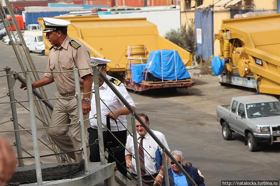 Барк Седов. Как встречают корабли... Дакар, Сенегал Барк Седов. Как встречают корабли... Дакар, Сенегал
