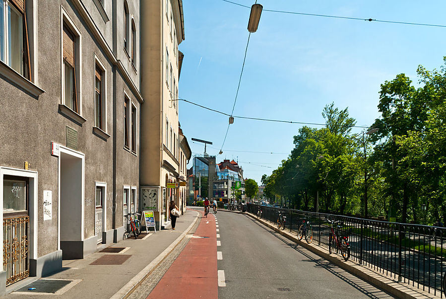 Весь город очень комфортно можно объехать на велосипеде. Грац, Австрия