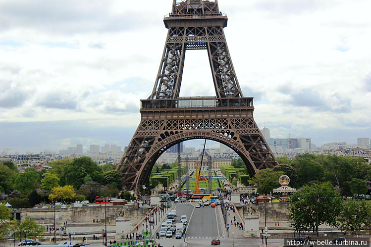 Вид на башню Эйфеля со см Вид на башню Эйфеля со см