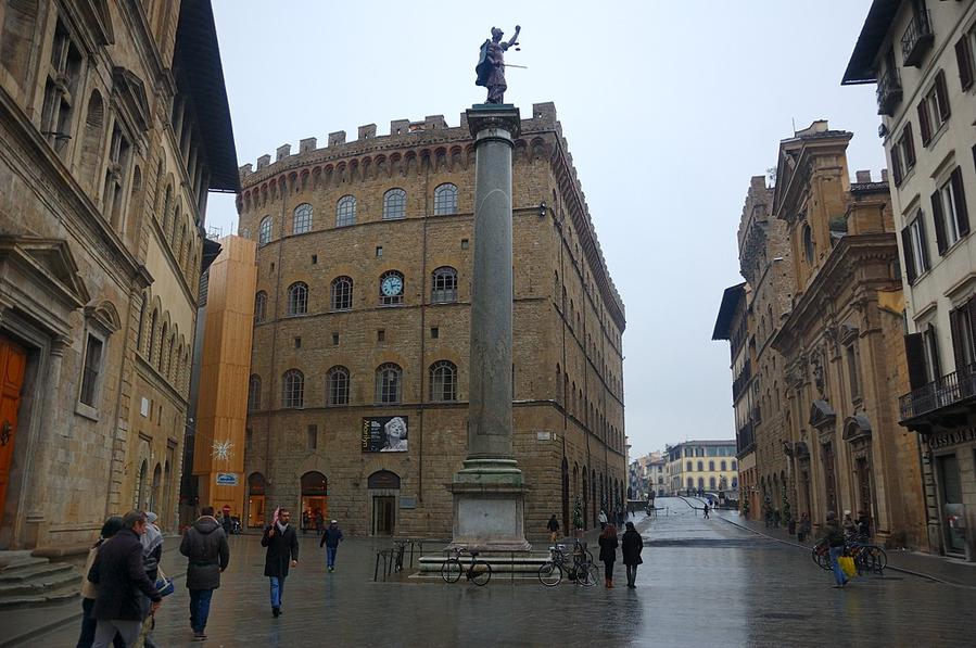 На площади Святой Троицы (Santa Trinita) Флоренция, Италия