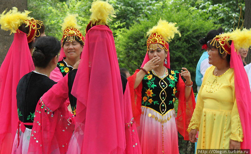 В цветных нарядах Сиань, Китай