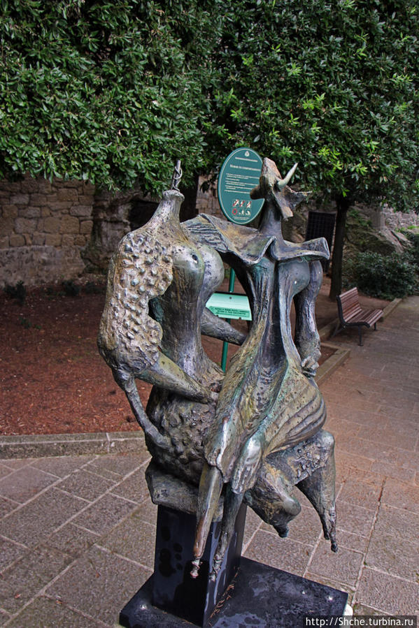 Современная скульптура на улицах Сан-Марино Сан-Марино, Сан-Марино