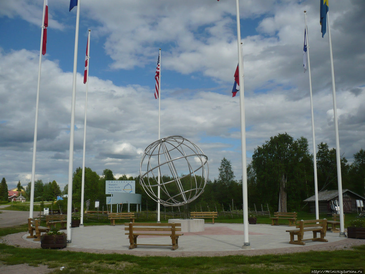 Монумент Полярному кругу Эверторнеа, Швеция
