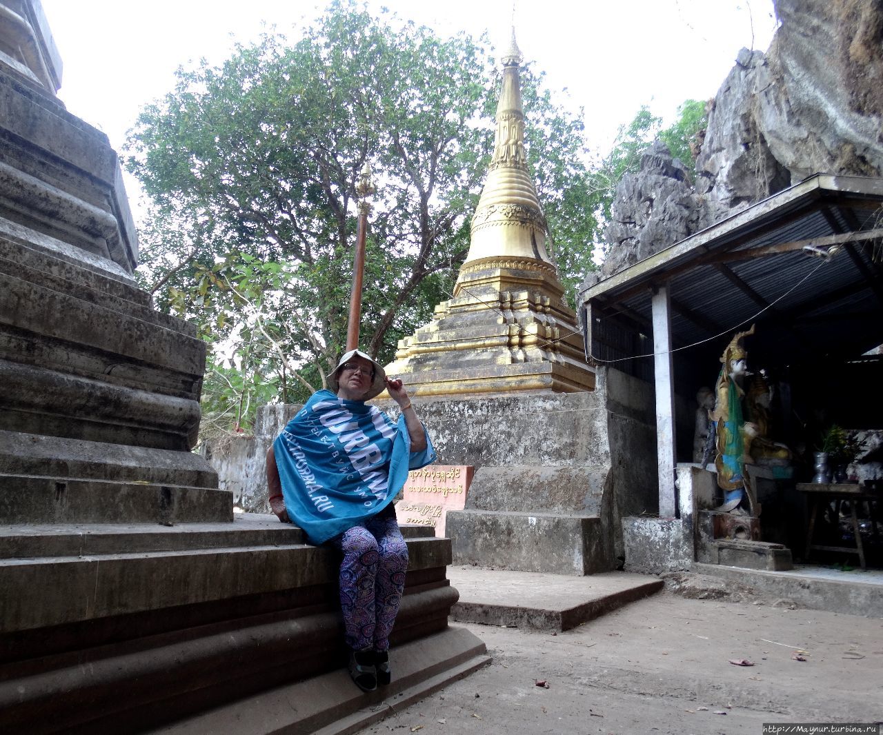Окрестности г. Баго. Ступы  и будды в небольшой пещере. Мандалай, Мьянма
