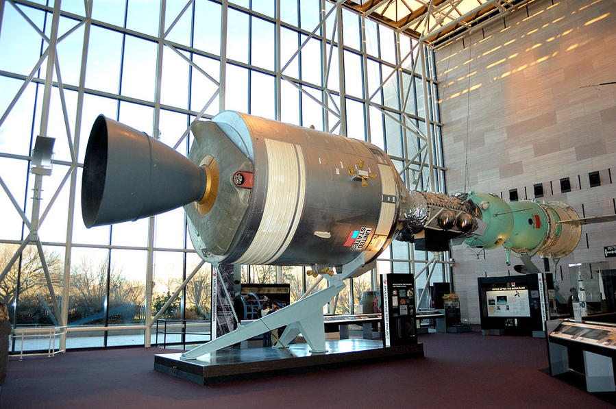 Советско-американский проект Союз-Аполлон 1975-го года. Два космических корабля стыковались через специально разработанный модуль. Вашингтон, CША