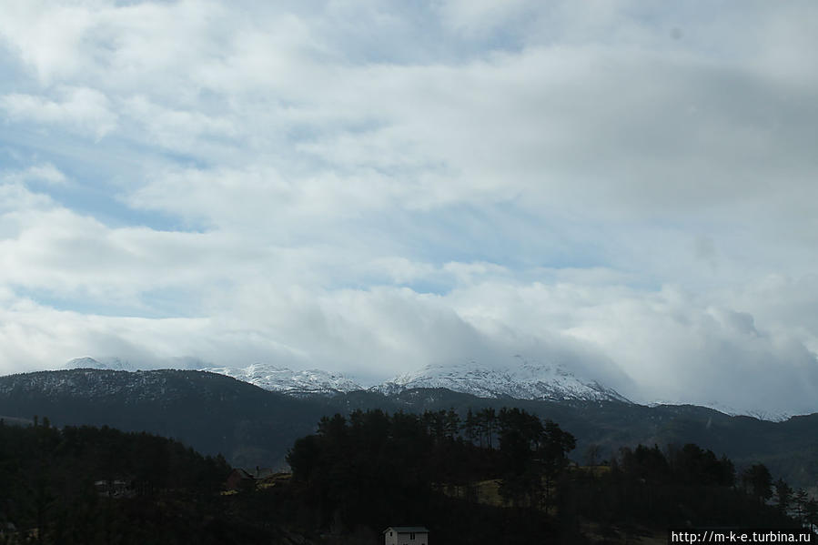 Водопады трассы 7 Норхеймсунн, Норвегия Водопады трассы 7 Норхеймсунн, Норвегия