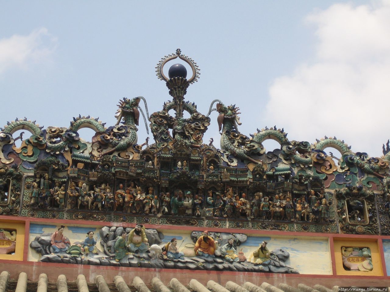 г.Хошимин. Пагода Тхиенхау, или Небесной женщины. Кровля Хошимин, Вьетнам