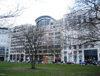 Официальный адрес молла — Leipziger Platz 12, т.е. Лейпцигская площадь, которая как раз и перетекает в Потсдамскую.