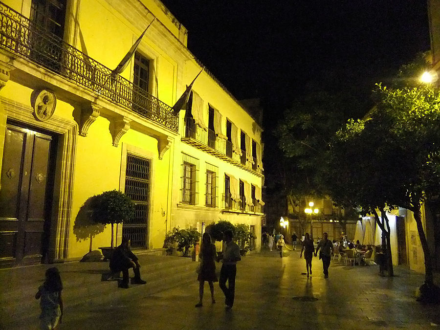 В Старом городе ночью В Старом городе ночью