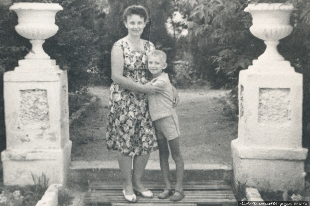С мамой в Адлере в 1962-о
