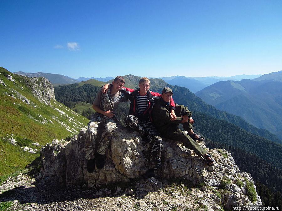 Наша бравая тройка. Спасибо дяде Петросу за фотографию! Рица Реликтовый Национальный Парк, Абхазия