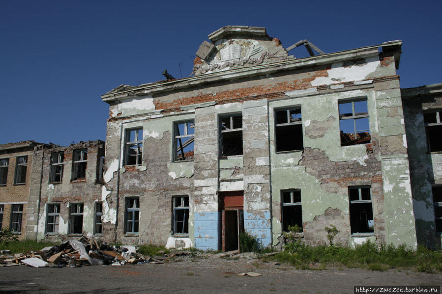 Школа поселка Юр-Шор Воркута, Россия