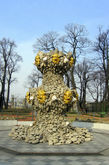 Коронный фонтан (арх.М.Земцов, 1725 г.) Воссоздан в 2011 г.