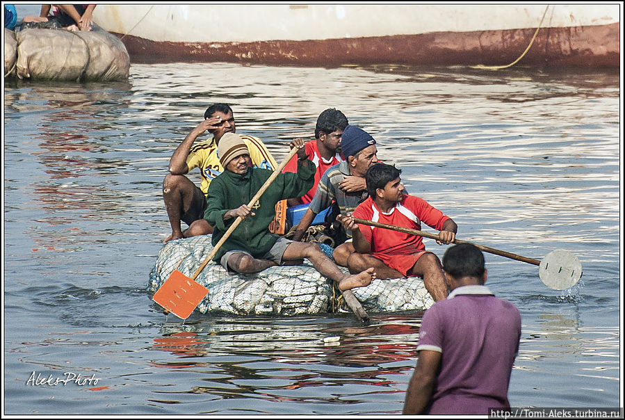Самодельные плоты и весла...
* Самодельные плоты и весла...
*