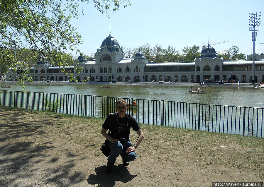 На дальнем плане Купальня Сечени. На дальнем плане Купальня Сечени.