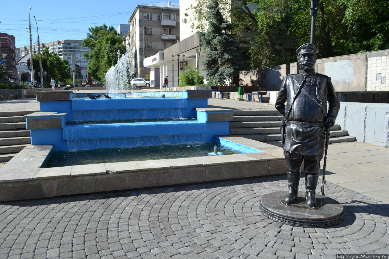Памятник приставу городской полиции Саратов, Россия