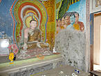 Картинка отражает всемирную распространенность буддизма. Аватар с синим лицом изображает темнокожего буддиста. Черным цветом они не рисуют..... )))