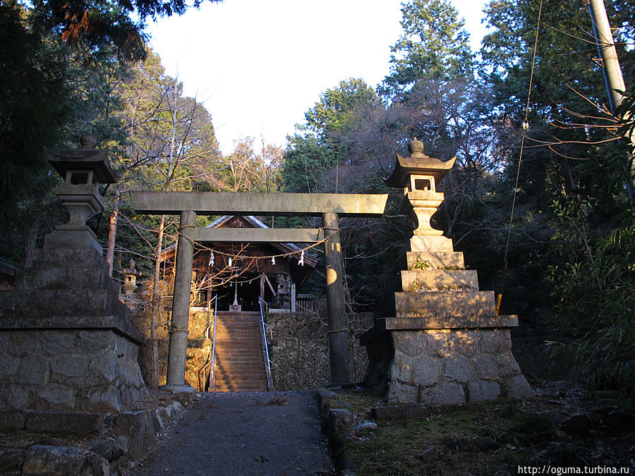 Сельский синтоистский храм Япония