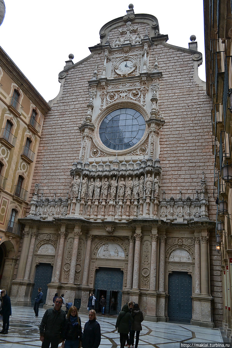 Фасад базилики создан по 