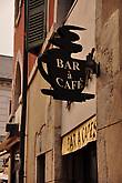 Пусть Франция и страна поклонников кофе, чаю тут отводят должное место: салоны и бутики встречаются на каждой из главных улиц города.