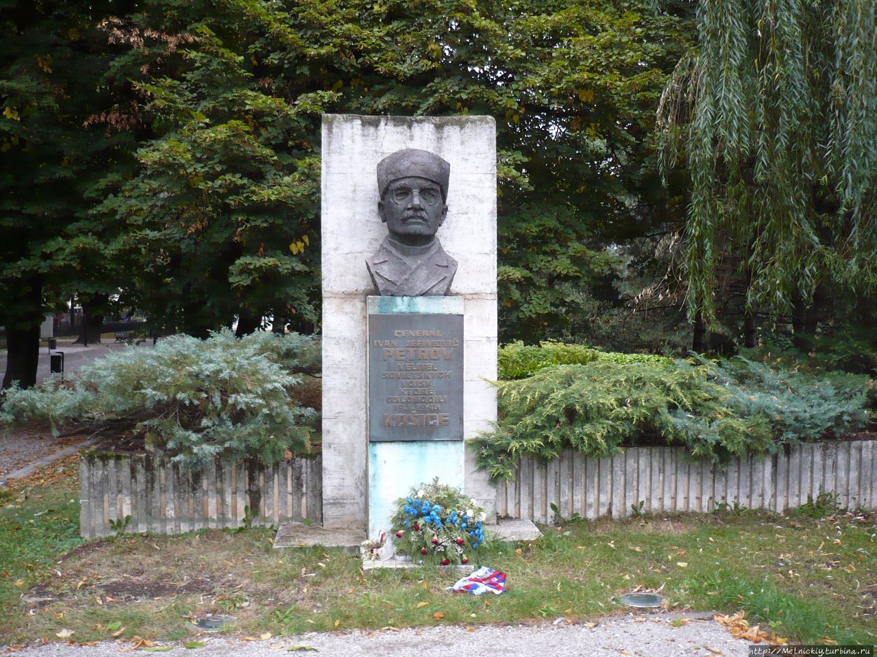 Бюст генерала Петрова И.Е. / Bust of General Petrov I.E.