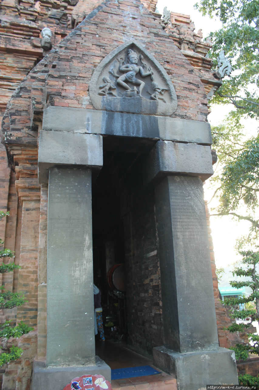 Чамские башни. Самый старый объект на территории Нячанга Нячанг, Вьетнам
