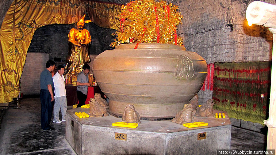Золотое дерево в вазе Нанкин, Китай