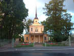 Знаменская церковь была заложена в 1734 году при Елизавете Петровне и построена к 1747 году. Архитекторы И. Бланк и М. Земцов.