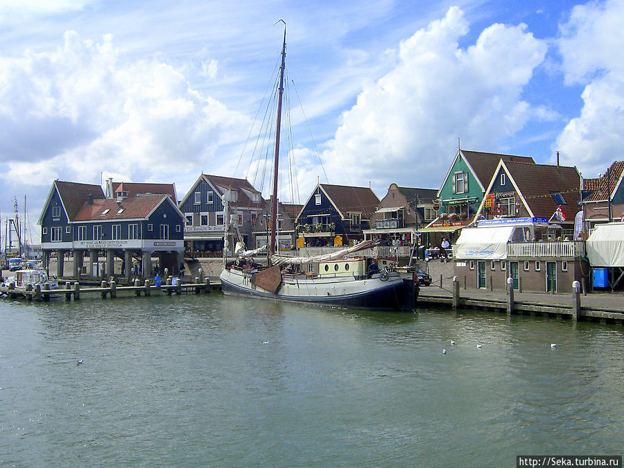 Пример голландской деревни Волендам, Нидерланды
