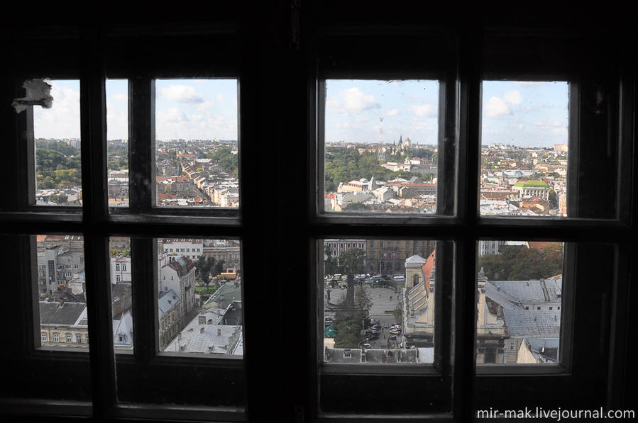 Вид из окна башни. Львов, Украина