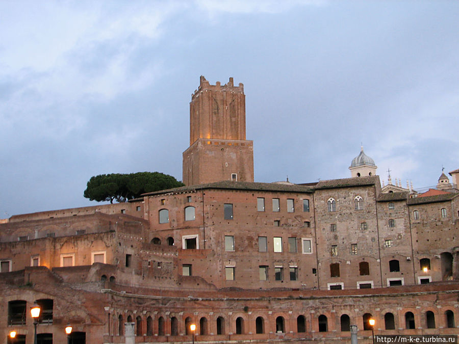 Рынок Траяна и башня Нерона Рим, Италия