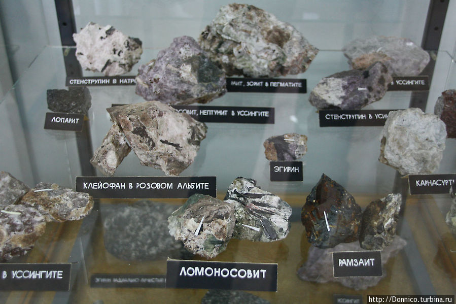 На Кольском полуострове идет активная добыча минералов — железа, никеля, платиновых металлов, редкоземельных металлов, лития, титана, бериллия, строительных и ювелирно-поделочных камней, слюды Мурманск, Россия