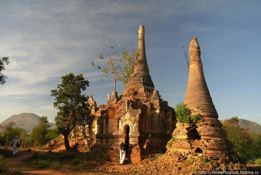 Лес ступ Озеро Инле, Мьянма Лес ступ Озеро Инле, Мьянма