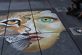Уличный художник у центра Помпиду