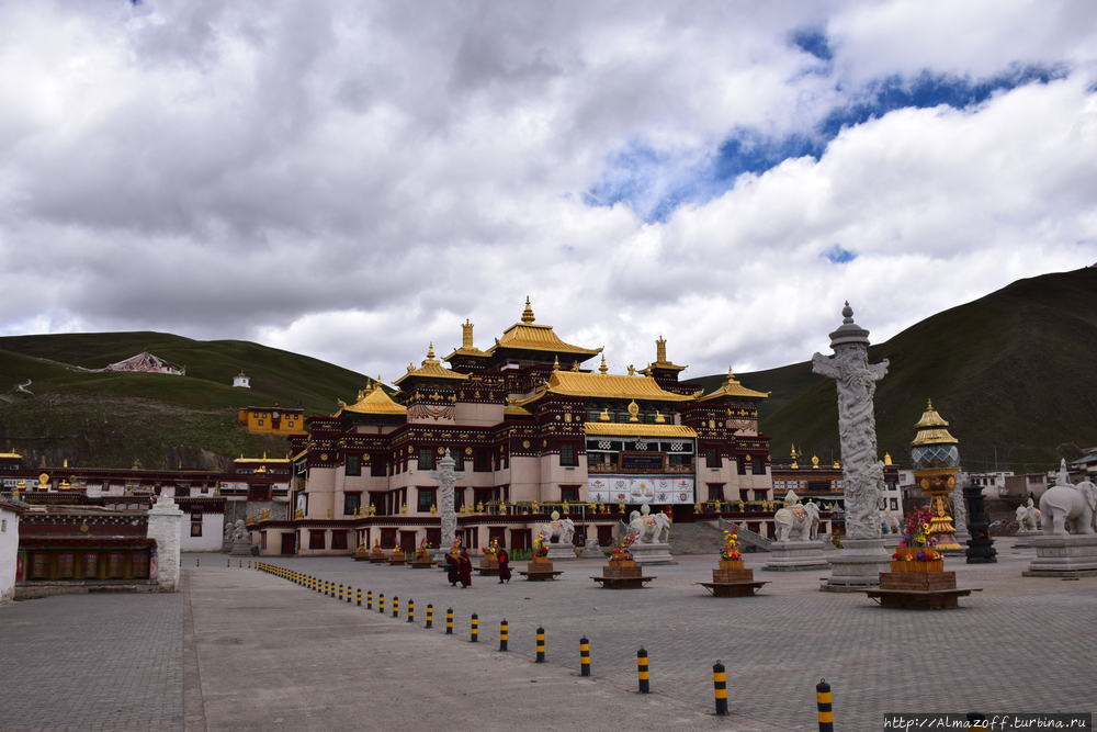 Дом в Восточном Тибете, в котором жил 17-й Кармапа Меныщян, Китай