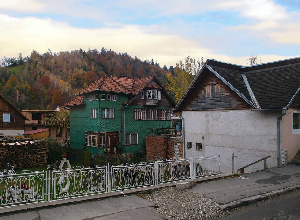 На золотистом бархате Карпат. Валахия Моэчу-де-Сус, Румыния