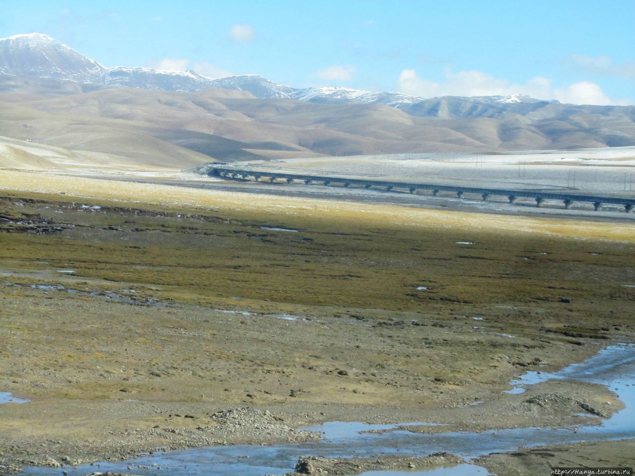 Виды за окном по дороге в Лхасу Тибет, Китай