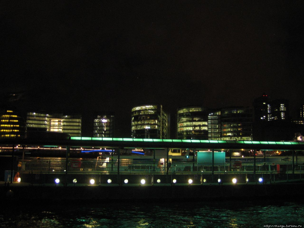 Лондон. Вид на вечернюю набережную Темзы Лондон, Великобритания