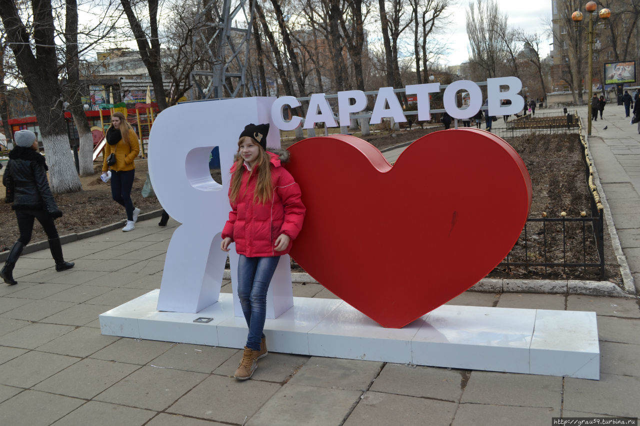 На аллее Роз возле Крытого рынка Саратов, Россия