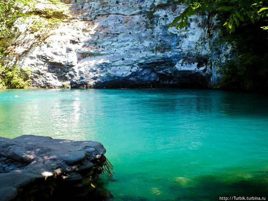 озеро Цхына (Голубое озеро) Рица Реликтовый Национальный Парк, Абхазия
