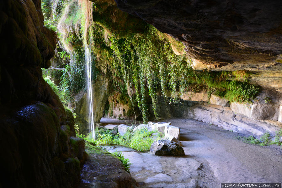 Пещерный монастырь Сан Мигель Дель Фай Сант-Фелью-де-Кодинес, Испания