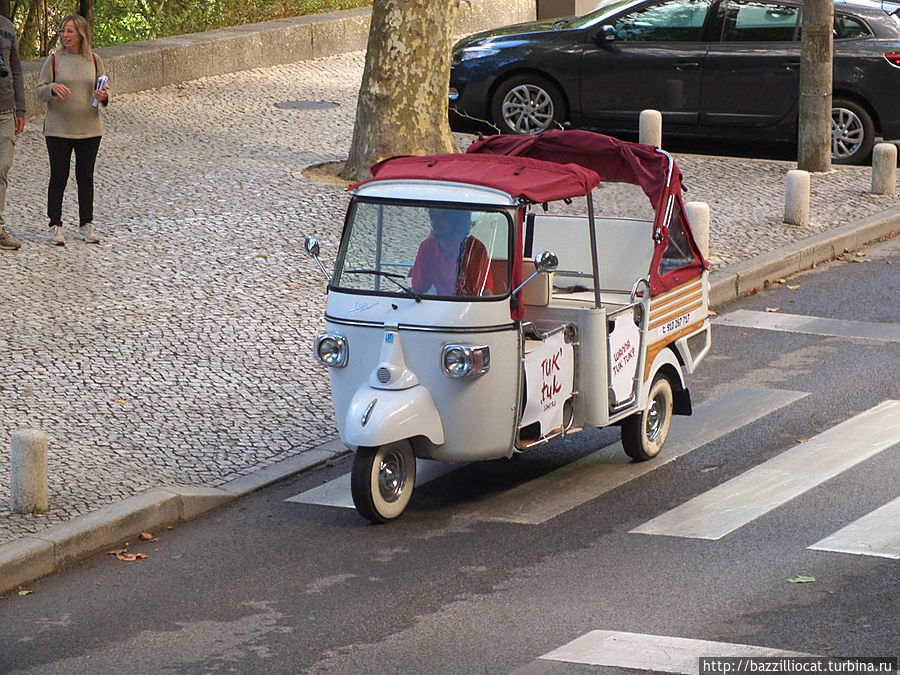 Тук-туки в Португалии вездесущи Тук-туки в Португалии вездесущи