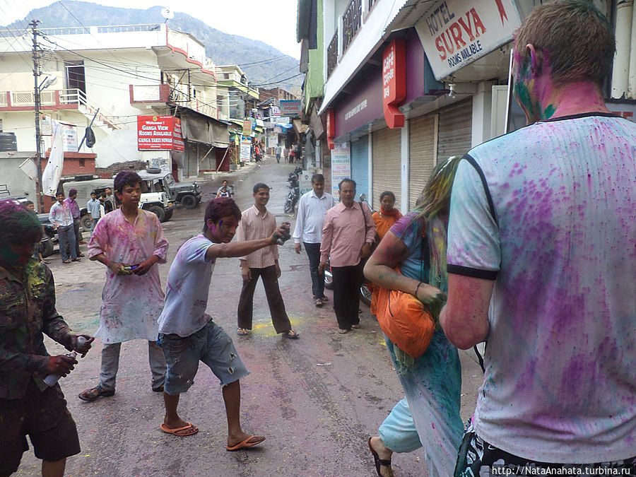 Люди-раскраски, или праздник Холи в Ришикеше Ришикеш, Индия