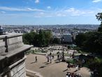 На каждой остановке при подъеме делаем фотографии: панорама Парижа с холма Монмартр.