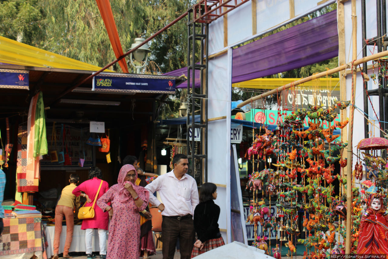 Краски индийского базара Дели, Индия