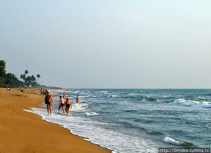 пляж около отеля Калутара, Шри-Ланка