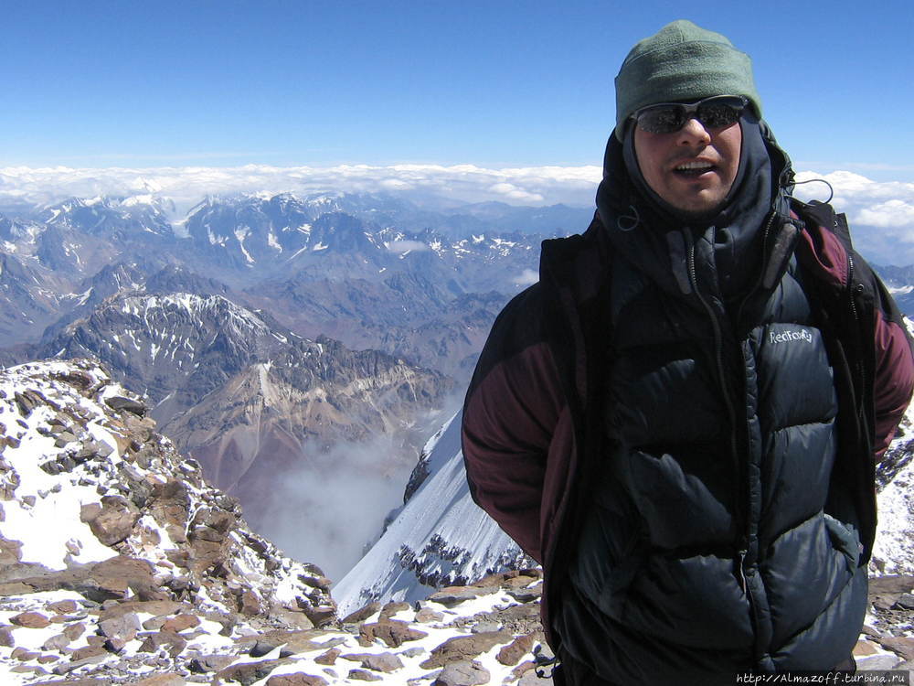 горный гид Андрей Гундарев (Алмазов) на вершине Аконкагуа Гора Аконкагуа (6961м), Аргентина