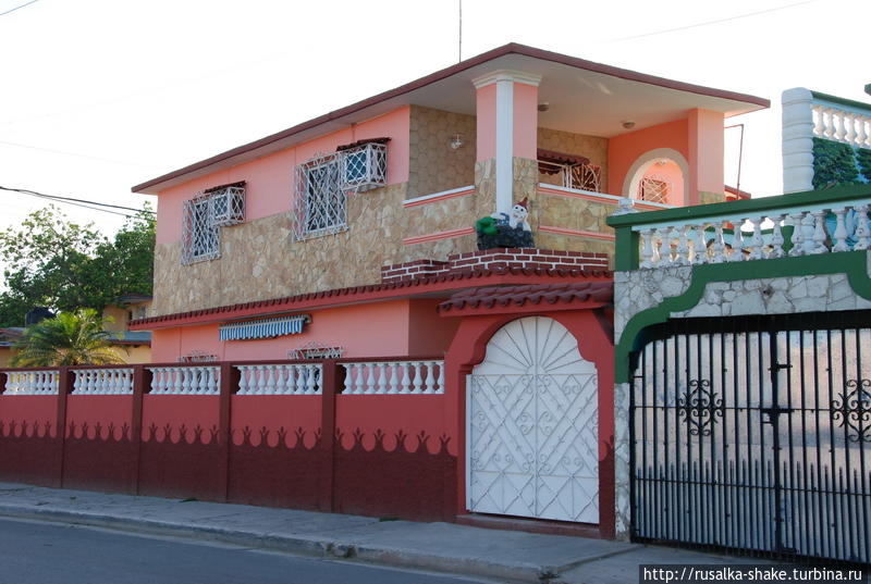 А это, похоже, местная Рублевка) Карденас, Куба