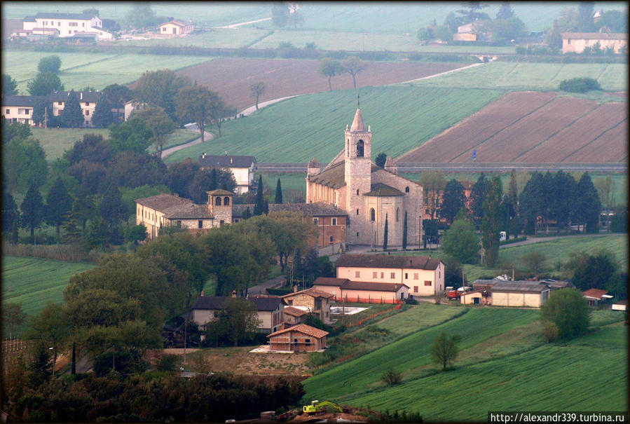 Вид на монастырь из Ассизи Ассизи, Италия
