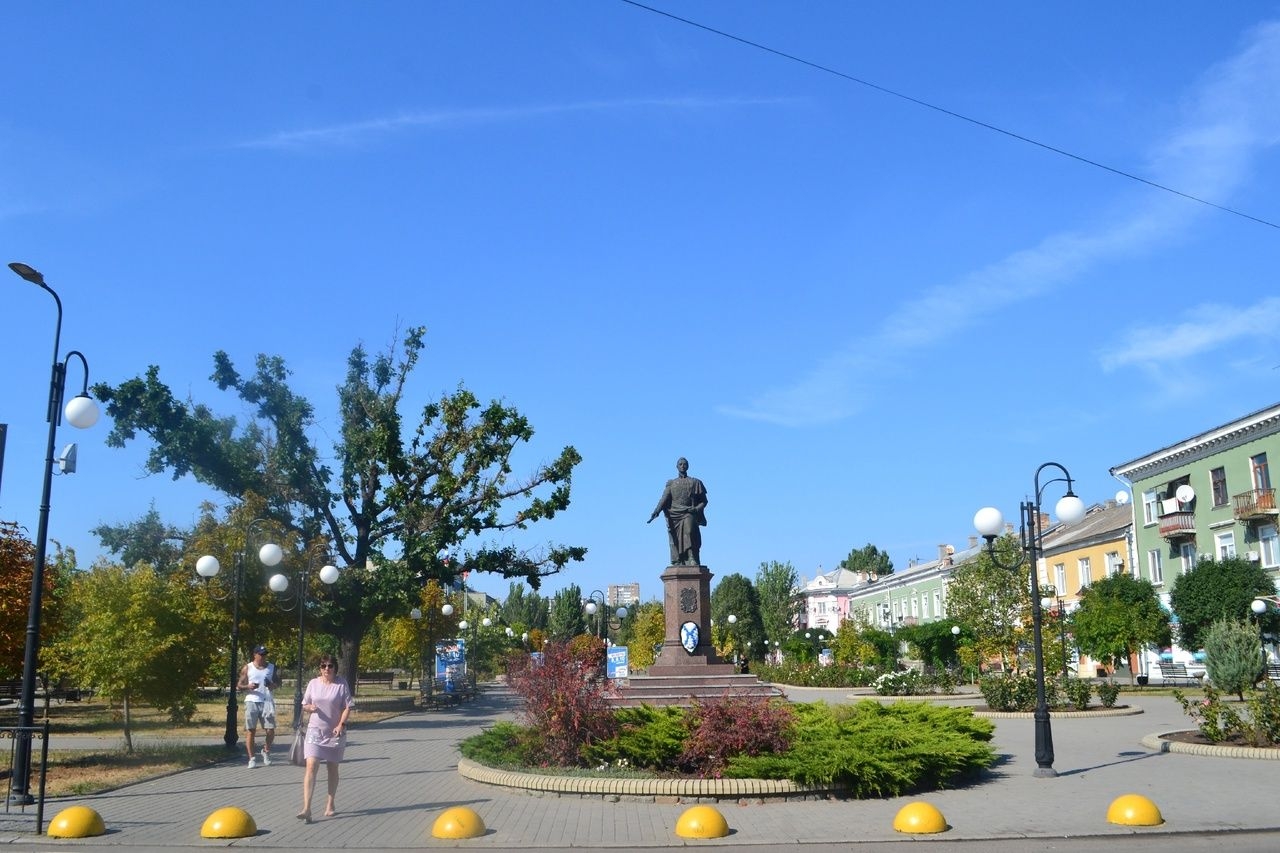 Памятник памятник князю С.М. Воронцову Бердянск, Украина
